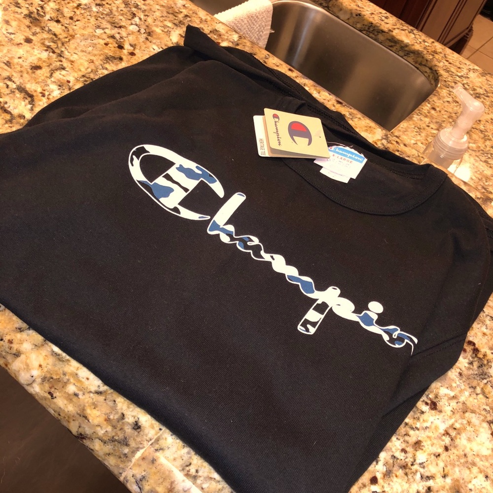 Men’s blue/black camo champion shirt XL